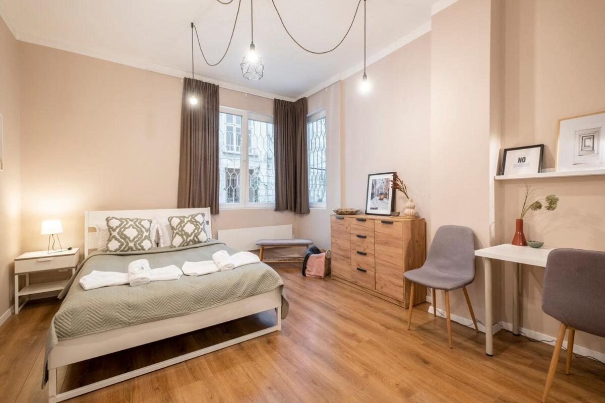 Centre 1 Bedroom Next To Vitosha Blvd. Sofia