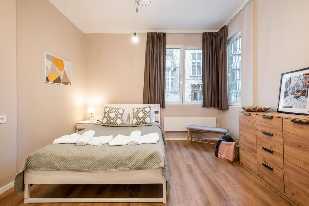 Centre 1 Bedroom Next To Vitosha Blvd. Apartment *
