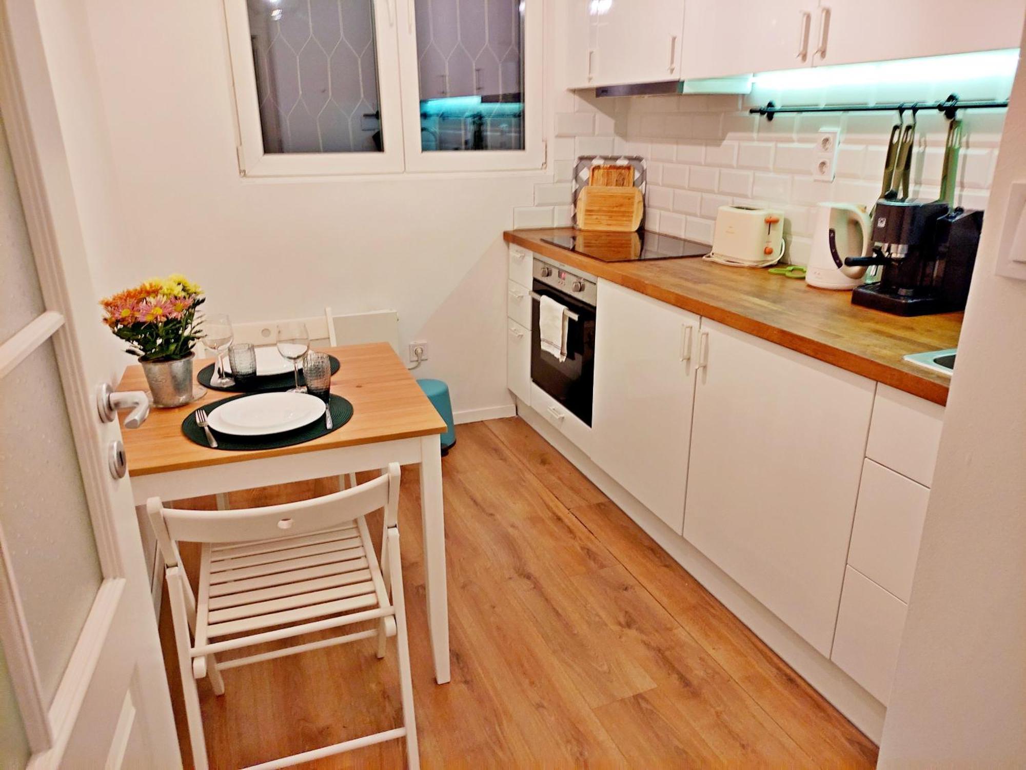 Centre 1 Bedroom Next To Vitosha Blvd. Daire *