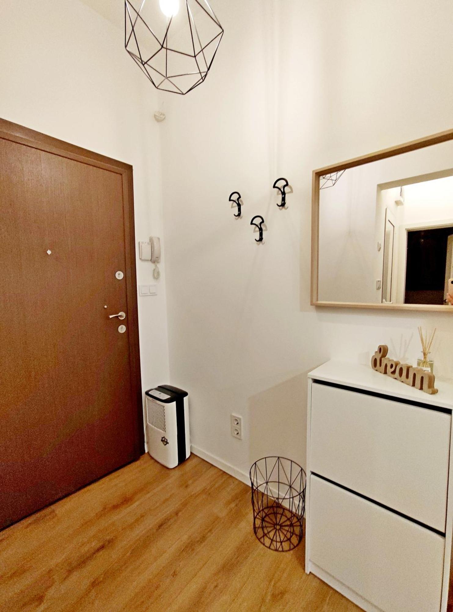 Centre 1 Bedroom Next To Vitosha Blvd. Daire Sofya